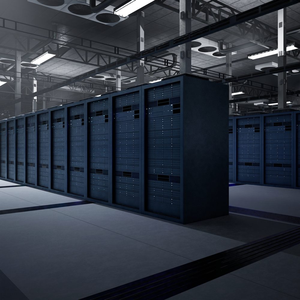 Racks de servidores en un centro de datos moderno